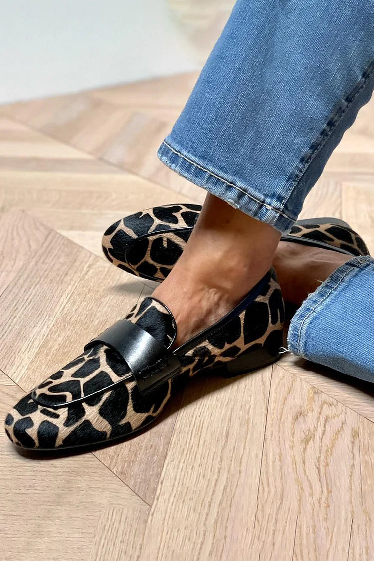 mocassins slip-on color block à bout rond et imprimé vache.