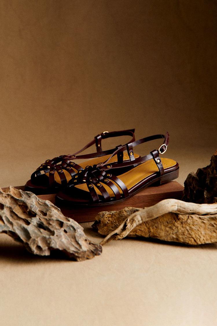 Sandales peep toe à découpes Marron Foncé avec clous métalliques