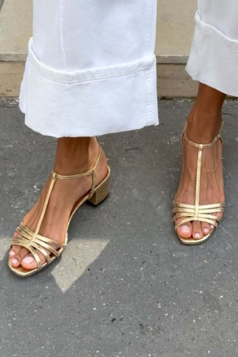 Sandales Métallisées à Bride en T, Boucle et Talon Large.