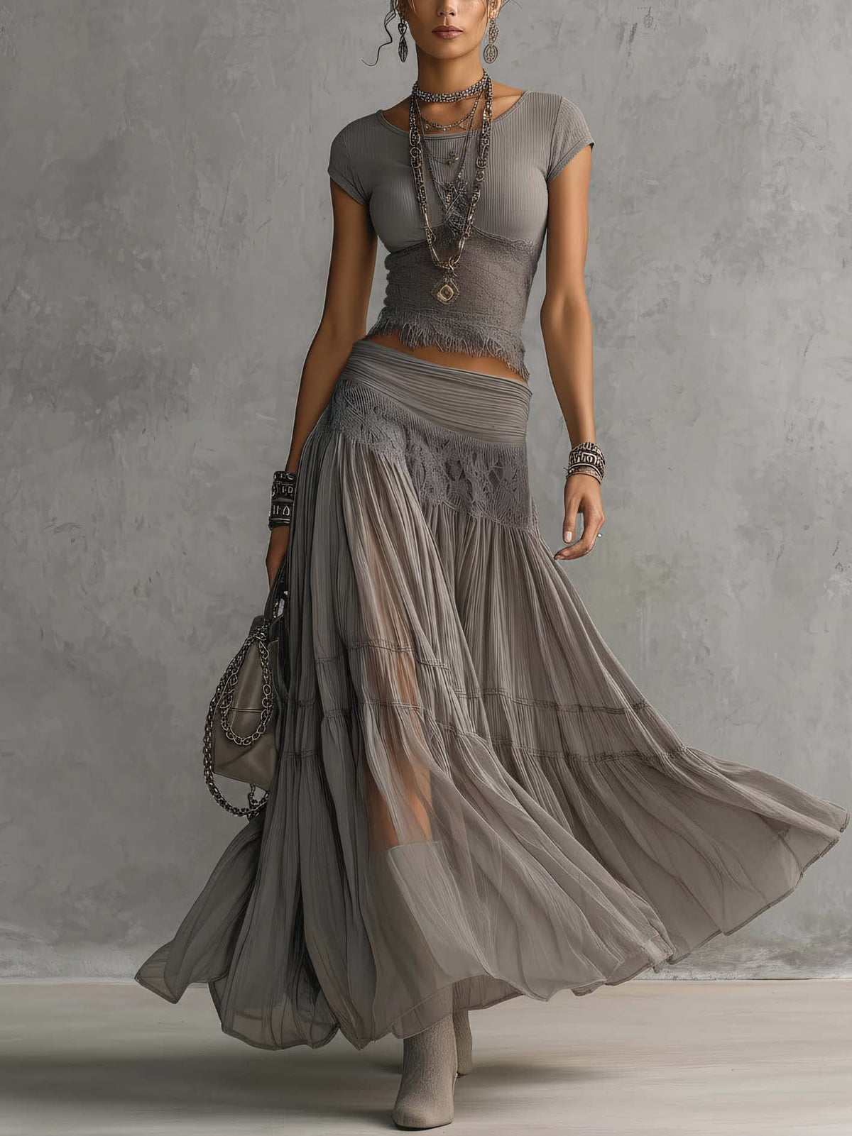 Geneva · Ensemble Top Transparent à Empiècements en Dentelle Noire et Jupe Maxi Plissée