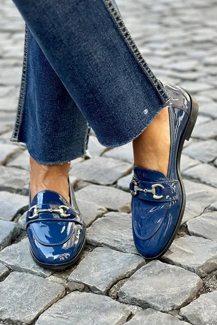 Mocassins Bleu Marine à Boucle Métallique et Bout Rond.