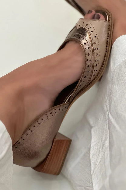 talons bas kaki à bout carré, slip-on et patchwork.