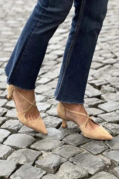 talons bas kaki à bride croisée et boucle, bout effilé.