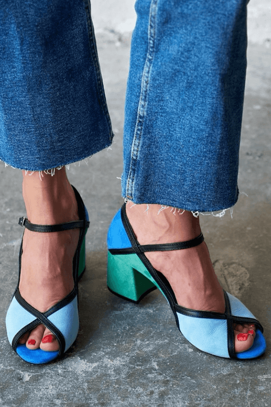 Talons aiguilles color block à boucle et bride en T