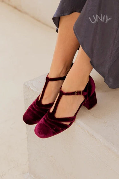 Talons larges à découpes en velours avec boucle et bride en T