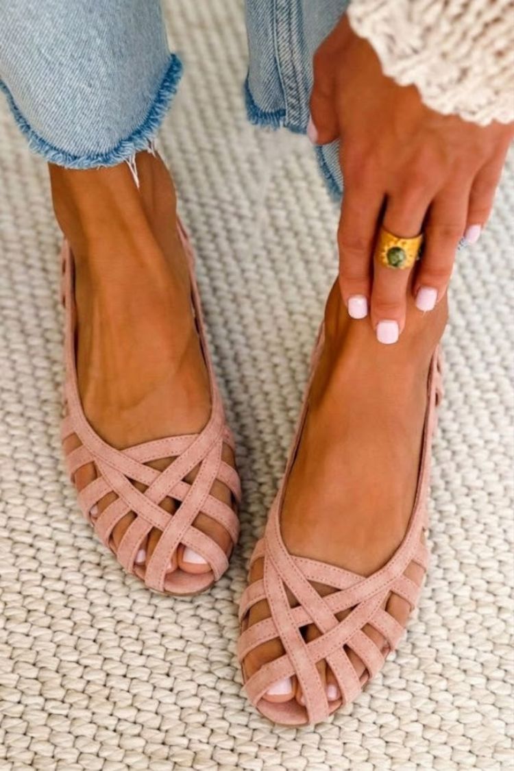 Ballerines Vieux Rose en Daim à Brides Tressées et Découpes.