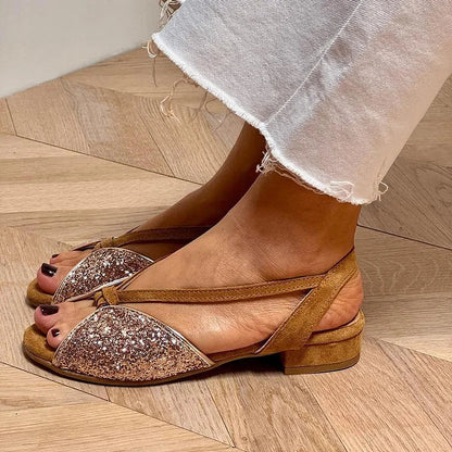 sandales à petit talon marron, bout ouvert et patchwork pailleté.