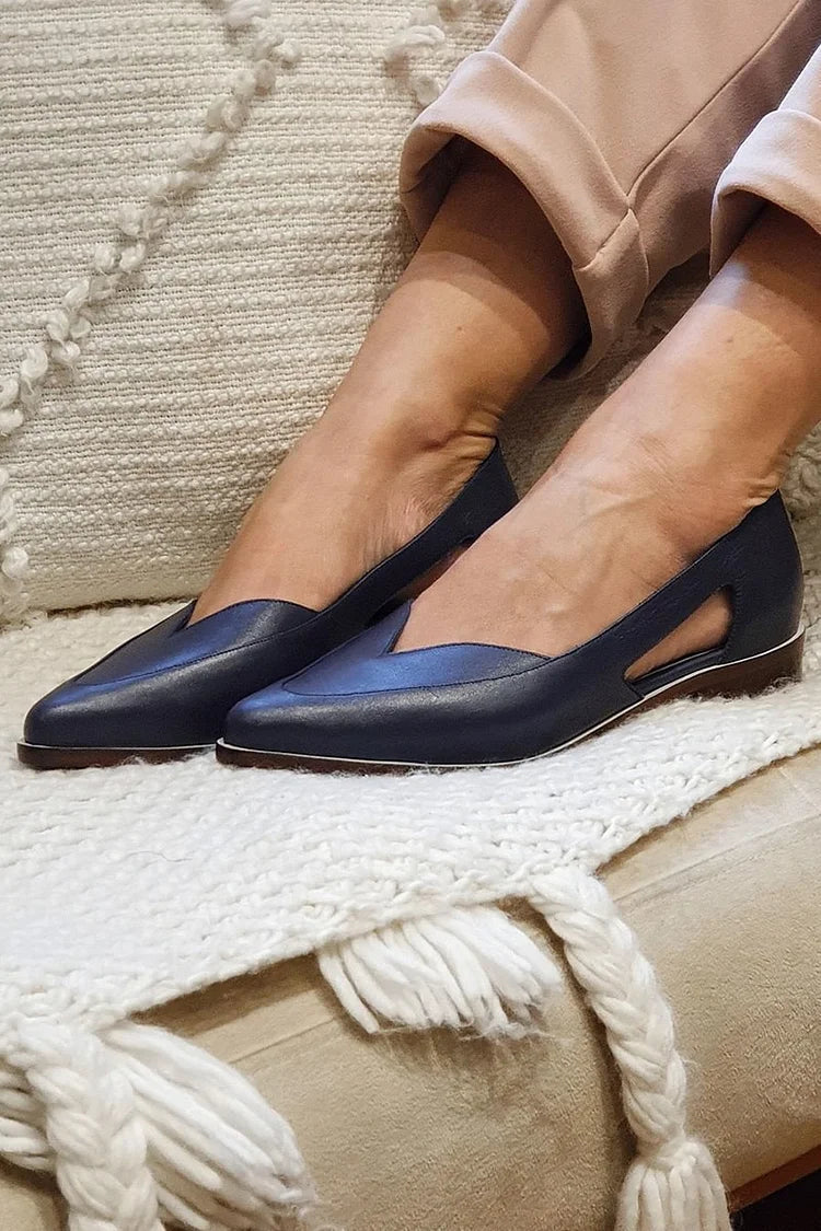 chaussures plates décontractées bleu marine à découpes, bout effilé et slip-on.