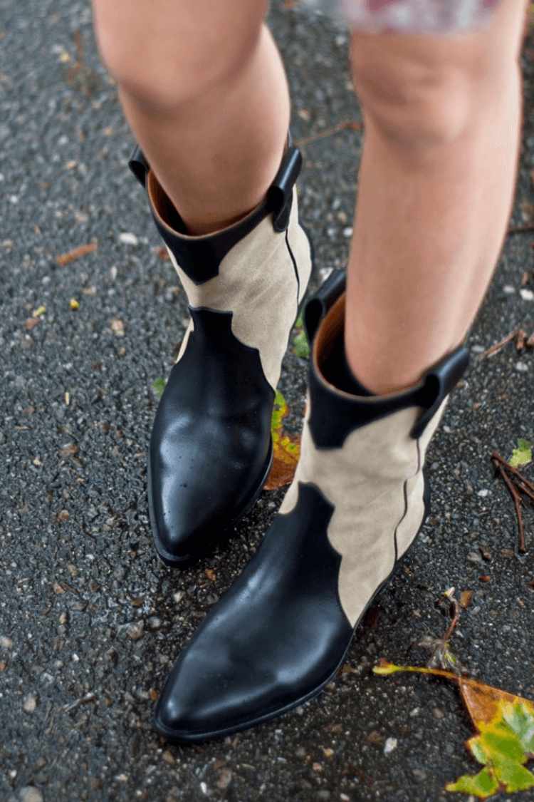 Ludivine | Bottines Western Bicolores à Motif Vache