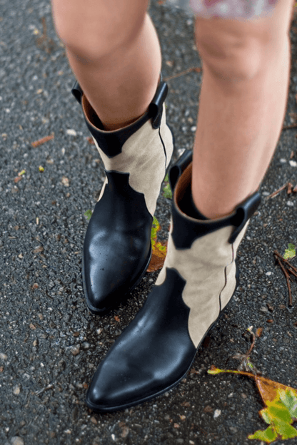 Ludivine | Bottines Western Bicolores à Motif Vache
