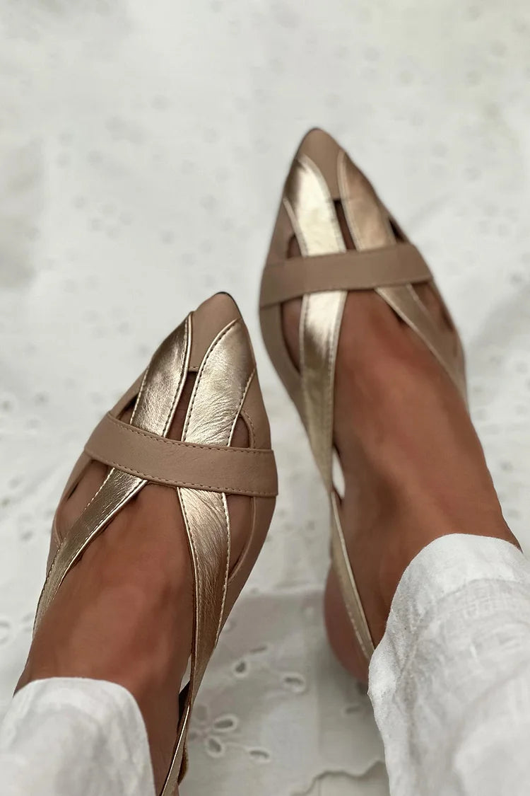 chaussures plates or slingback à découpes et bout effilé.