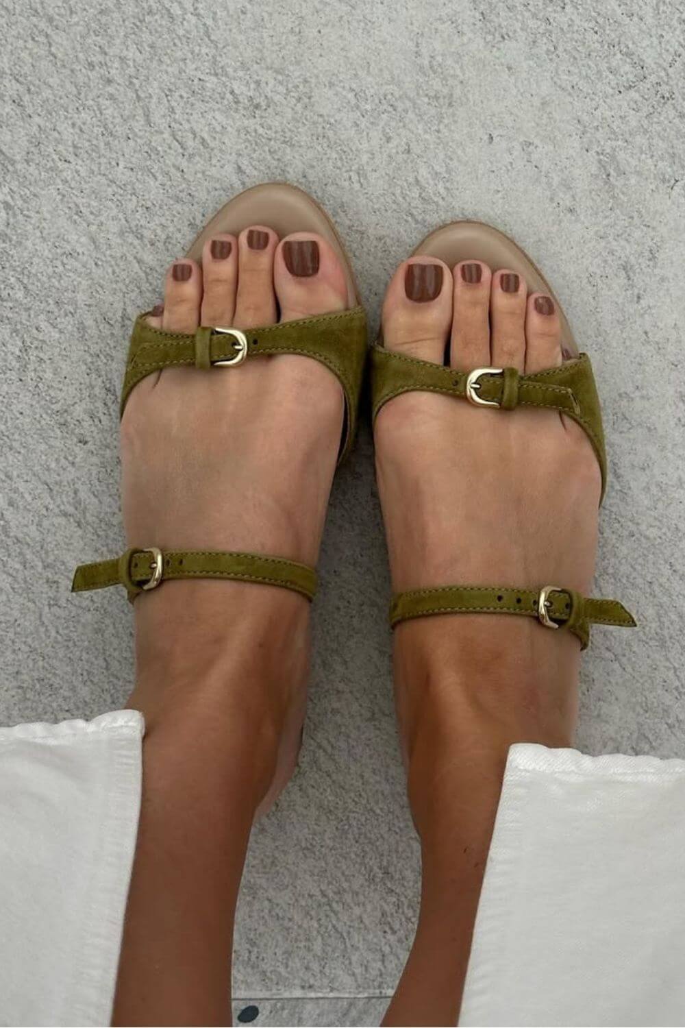 Sandales Beiges en Daim à Double Boucle, Brides et Bout Ouvert.