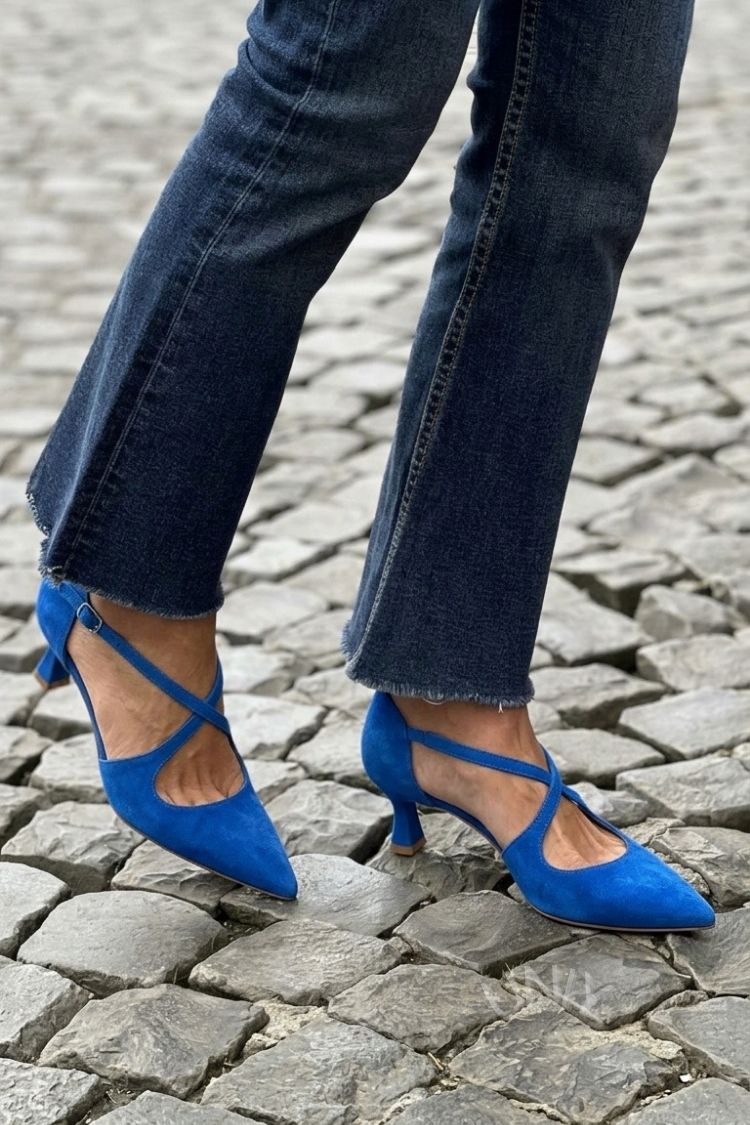 Talons bas pointus Kaki unis avec boucle et brides croisées