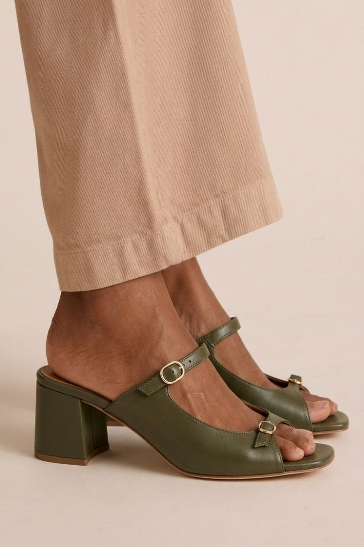 Talons larges slingback à découpes color block Or