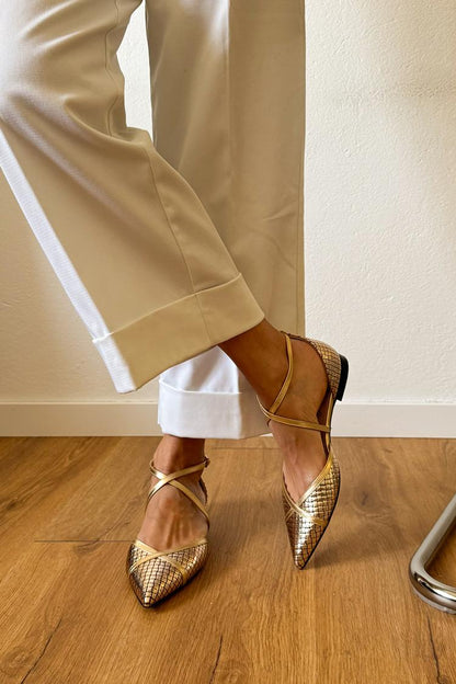 Ballerines pointues métallisées brillantes Or à boucle et brides croisées