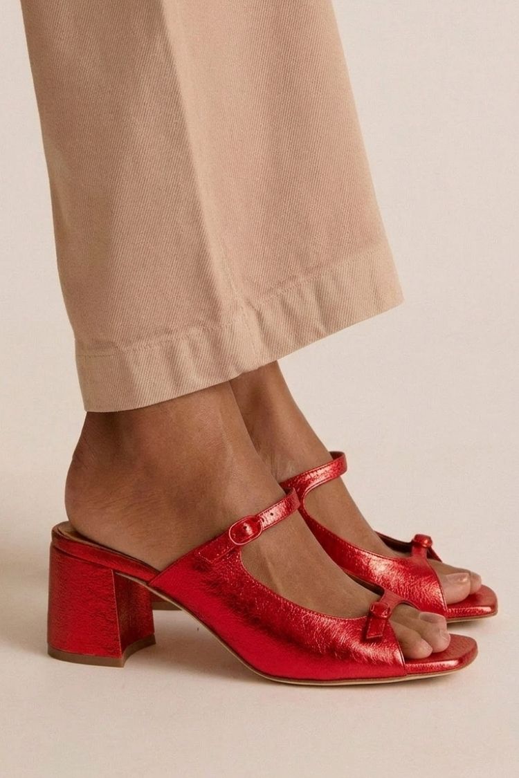talons or slingback à bout color block, découpes et talon large.