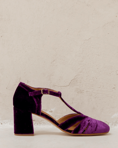Talons larges à découpes en velours avec boucle et bride en T