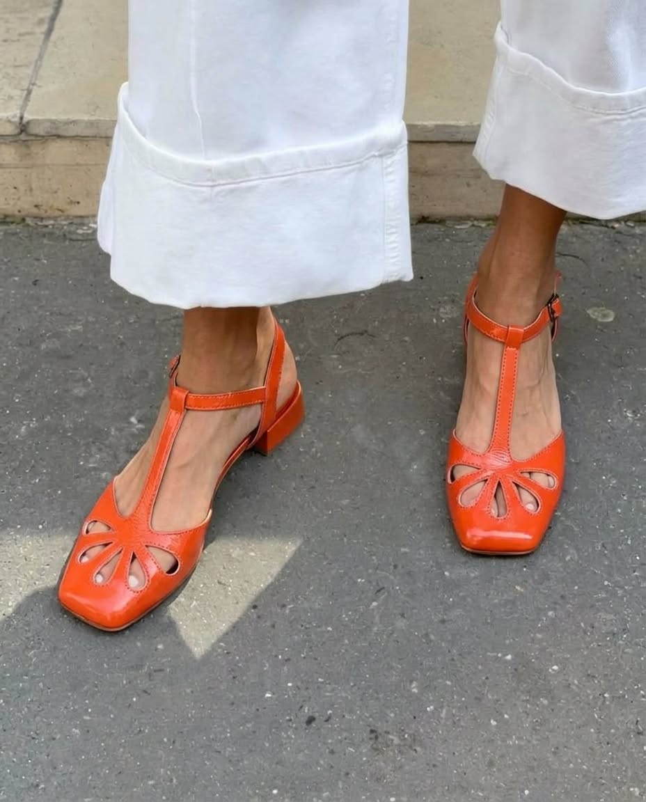 Talons bloc à découpes fleuris Orange à bout carré avec bride en T