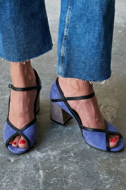 Talons aiguilles color block à boucle et bride en T