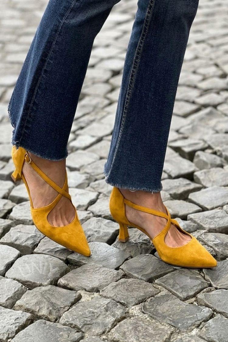 Talons bas pointus Kaki unis avec boucle et brides croisées