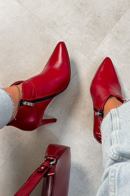 Philippine | Bottines Rouges Vernies à Talon Aiguille et Encolure en V