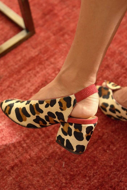 talons chunky kaki à imprimé léopard délicat, slingback et bout ouvert.
