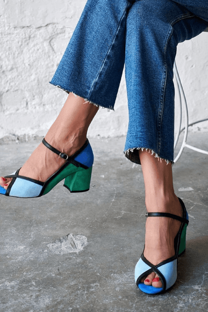Talons aiguilles color block à boucle et bride en T
