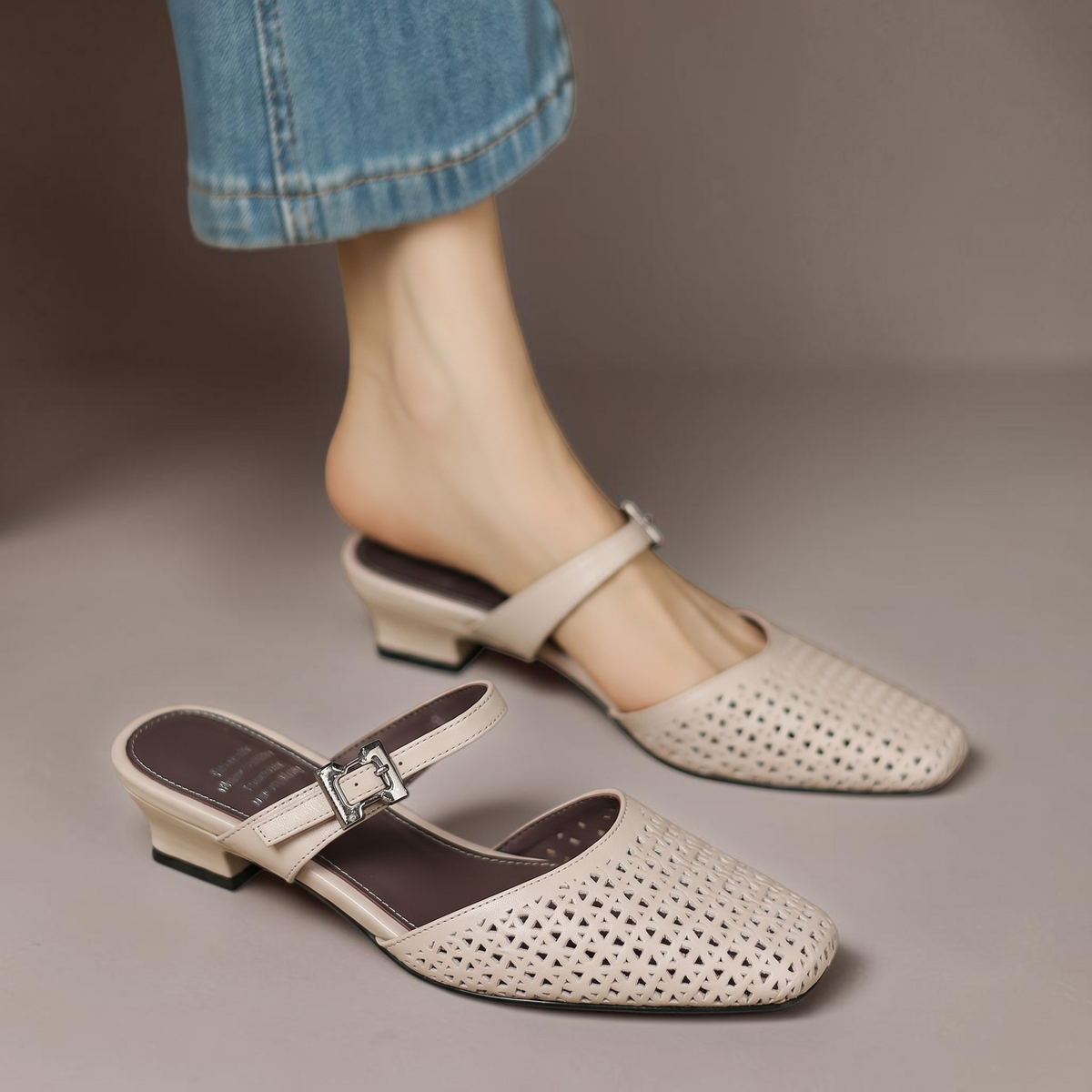 Nilda – Mules en Cuir Ajouré à Boucle – vue 1